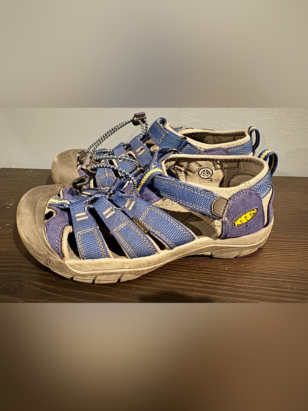 KEEN Boys Size 5 Newport H2 Waterproof Hiking Sport Sneaker Sandals Blue Gray